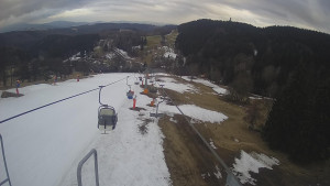 Snow park Paprsek - Lanovka - pohled dolů - 21.3.2023 v 17:10