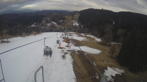 Snow park Paprsek - Lanovka - pohled dolů - 21.3.2023 v 17:15