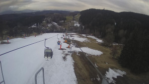Snow park Paprsek - Lanovka - pohled dolů - 21.3.2023 v 17:20