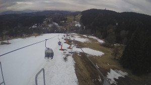 Snow park Paprsek - Lanovka - pohled dolů - 21.3.2023 v 17:25
