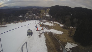 Snow park Paprsek - Lanovka - pohled dolů - 21.3.2023 v 17:35