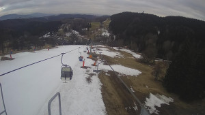 Snow park Paprsek - Lanovka - pohled dolů - 21.3.2023 v 17:40
