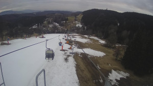 Snow park Paprsek - Lanovka - pohled dolů - 21.3.2023 v 17:50