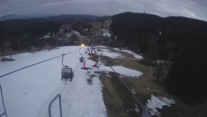 Snow park Paprsek - Lanovka - pohled dolů - 21.3.2023 v 18:15