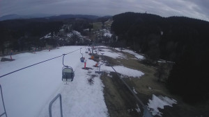 Snow park Paprsek - Lanovka - pohled dolů - 21.3.2023 v 18:20