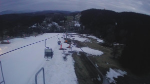 Snow park Paprsek - Lanovka - pohled dolů - 21.3.2023 v 18:25