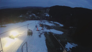 Snow park Paprsek - Lanovka - pohled dolů - 21.3.2023 v 18:30