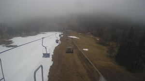 Snow park Paprsek - Lanovka - pohled dolů - 2.4.2023 v 14:55