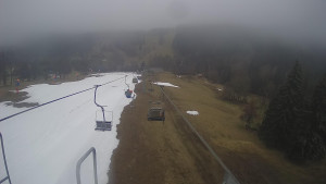 Snow park Paprsek - Lanovka - pohled dolů - 2.4.2023 v 17:55