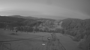 Snow park Paprsek - Lanovka - pohled dolů - 23.4.2024 v 05:15