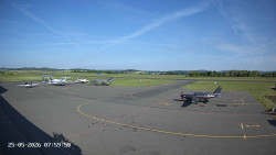 Pojezdová dráha C, benzinová stanice, runway