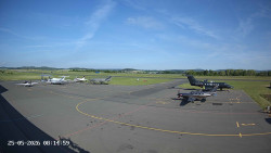 Pojezdová dráha C, benzinová stanice, runway