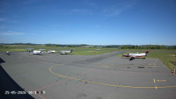 Pojezdová dráha C, benzinová stanice, runway