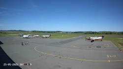 Pojezdová dráha C, benzinová stanice, runway
