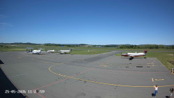 Pojezdová dráha C, benzinová stanice, runway