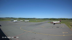 Pojezdová dráha C, benzinová stanice, runway