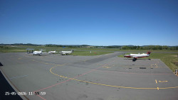 Pojezdová dráha C, benzinová stanice, runway
