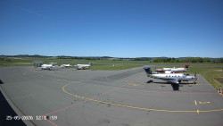 Pojezdová dráha C, benzinová stanice, runway