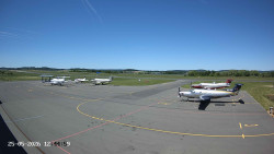 Pojezdová dráha C, benzinová stanice, runway