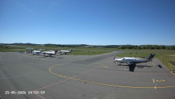 Pojezdová dráha C, benzinová stanice, runway