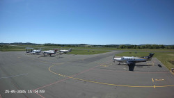 Pojezdová dráha C, benzinová stanice, runway