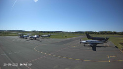 Pojezdová dráha C, benzinová stanice, runway