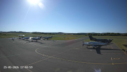 Pojezdová dráha C, benzinová stanice, runway
