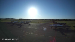 Pojezdová dráha C, benzinová stanice, runway