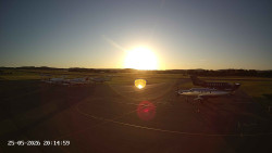 Pojezdová dráha C, benzinová stanice, runway