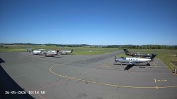 Pojezdová dráha C, benzinová stanice, runway