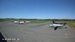 Pojezdová dráha C, benzinová stanice, runway