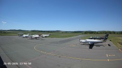 Pojezdová dráha C, benzinová stanice, runway