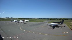 Pojezdová dráha C, benzinová stanice, runway