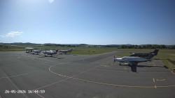 Pojezdová dráha C, benzinová stanice, runway