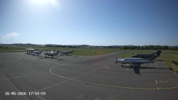 Pojezdová dráha C, benzinová stanice, runway