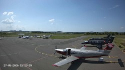 Pojezdová dráha C, benzinová stanice, runway