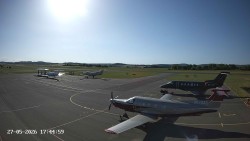 Pojezdová dráha C, benzinová stanice, runway