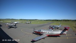 Pojezdová dráha C, benzinová stanice, runway