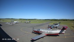 Pojezdová dráha C, benzinová stanice, runway