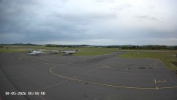 Pojezdová dráha C, benzinová stanice, runway