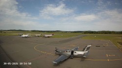 Pojezdová dráha C, benzinová stanice, runway