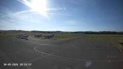 Pojezdová dráha C, benzinová stanice, runway