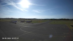 Pojezdová dráha C, benzinová stanice, runway