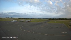 Pojezdová dráha C, benzinová stanice, runway