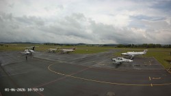 Pojezdová dráha C, benzinová stanice, runway