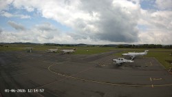 Pojezdová dráha C, benzinová stanice, runway