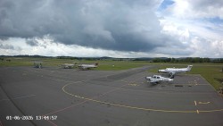 Pojezdová dráha C, benzinová stanice, runway