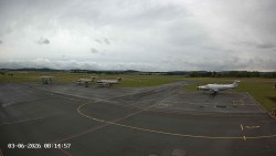 Pojezdová dráha C, benzinová stanice, runway