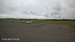 Pojezdová dráha C, benzinová stanice, runway
