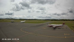 Pojezdová dráha C, benzinová stanice, runway